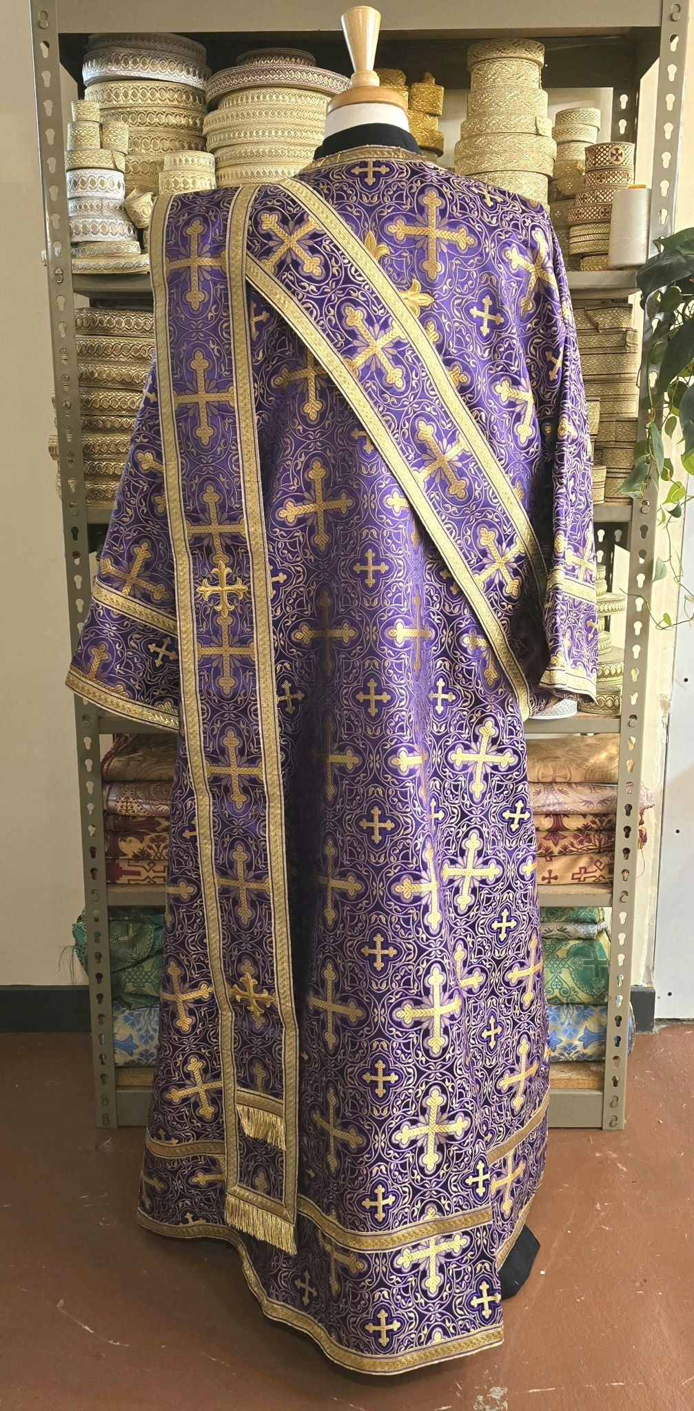 Deacon set, Chalcedon purple Broad Tall