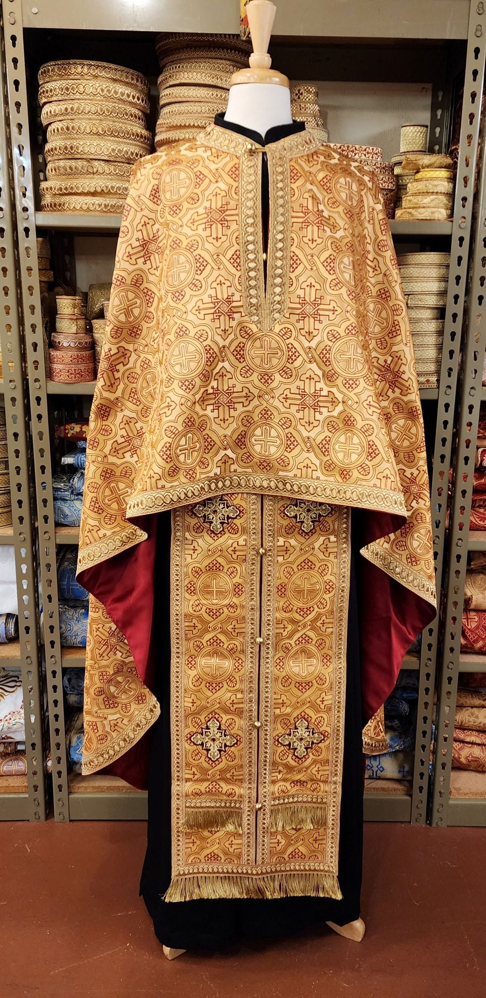Priest vestments, Ravenna Gold with Red Accents, Avg Reg