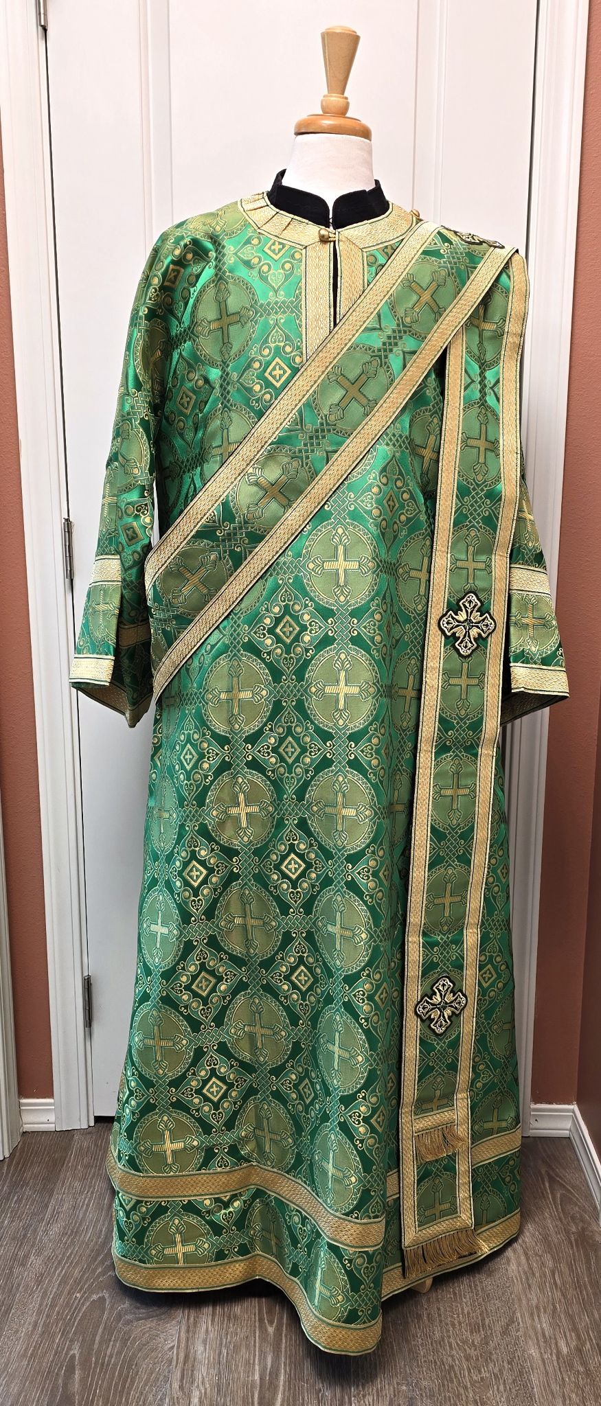 Deacon set, Antioch green, special crosses