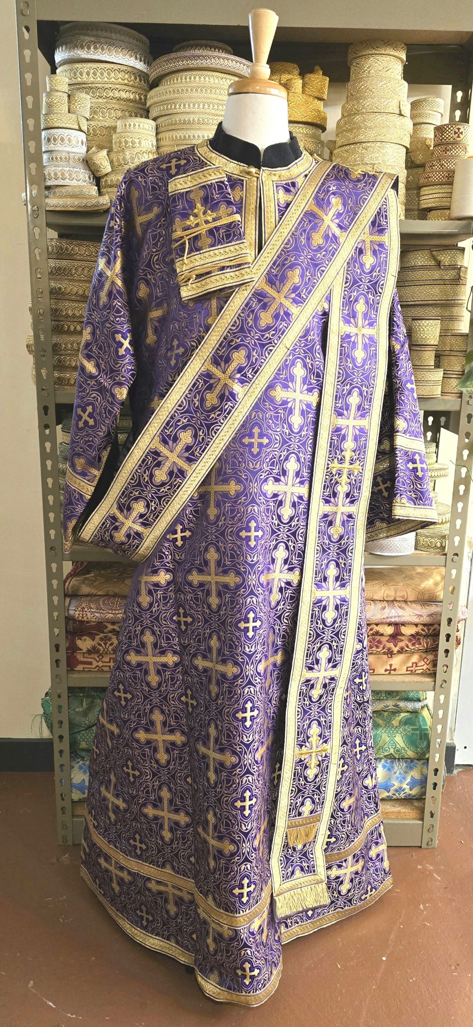 Deacon set, Chalcedon purple Broad Tall