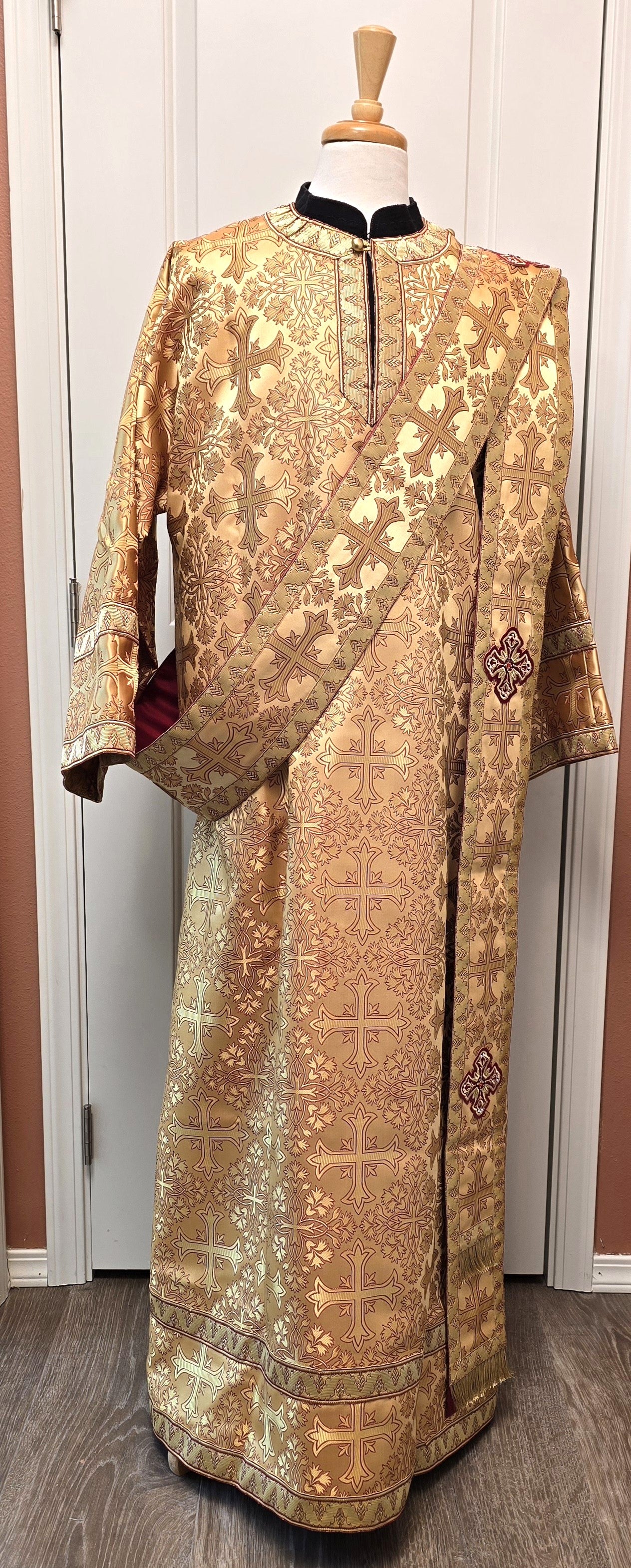Deacon set, Corinth gold, special crosses
