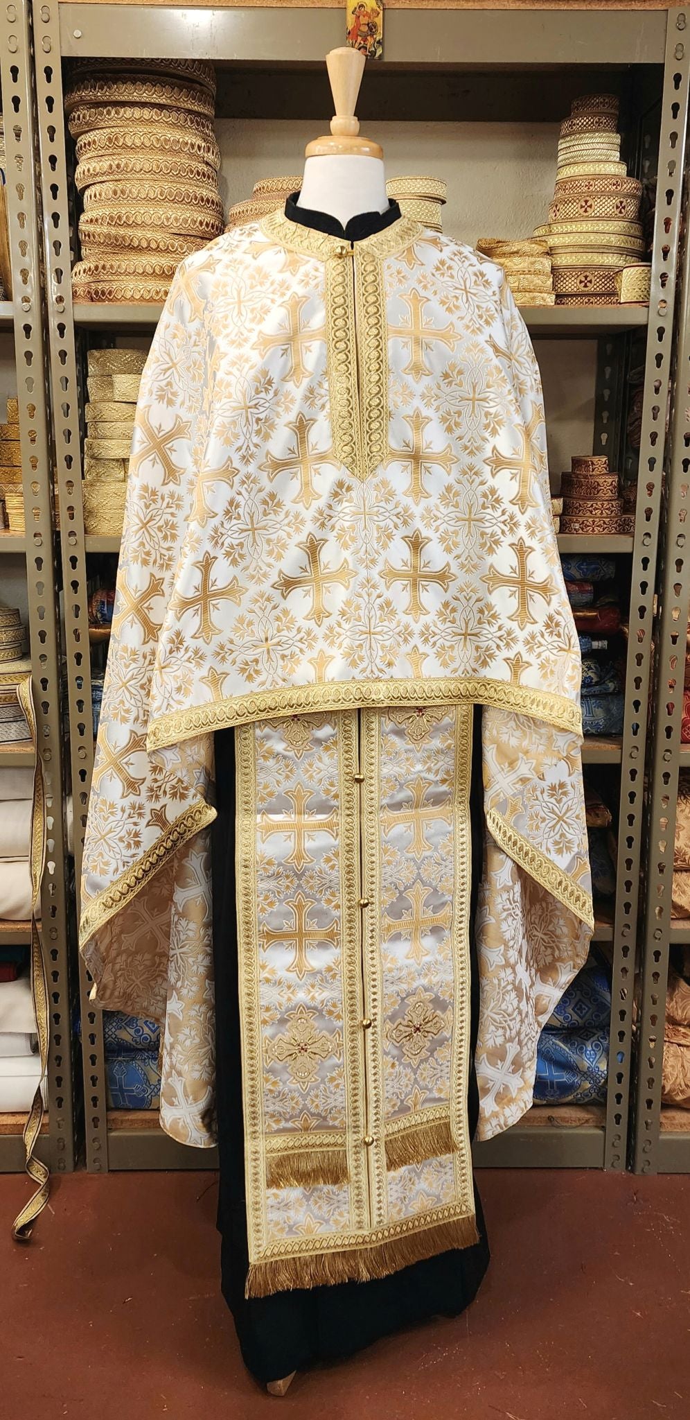 Priest vestments, Corinth Gold/White, Brd Reg