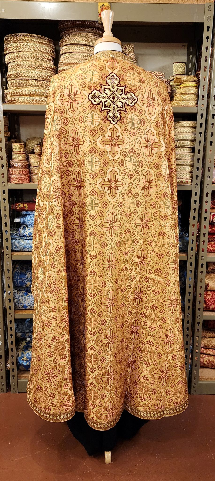 Priest vestments, Ravenna Gold with Red Accents, Avg Reg